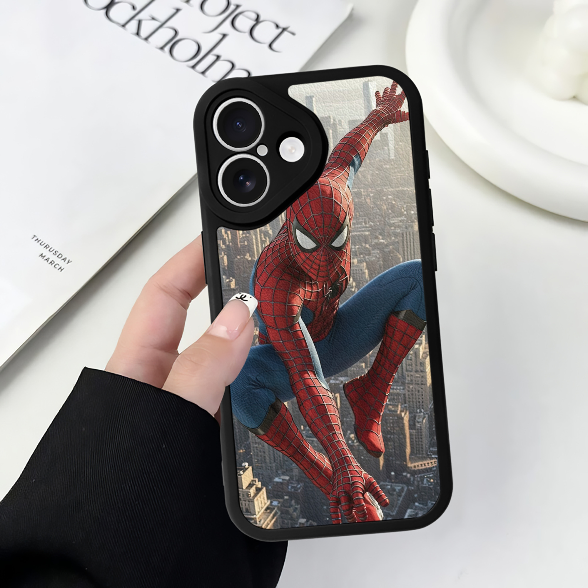 Spider Man スパイダーマン 【iPhone 16シリーズ対応】シリコンスマホケース（レザー調） 材質：シリコン